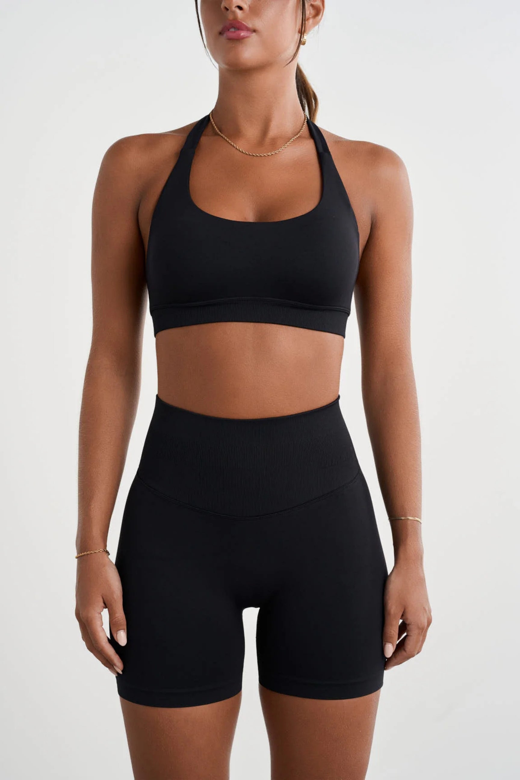 Sculpt Halterneck Sports Bra - for kvinde - FAMME - Sports Bra