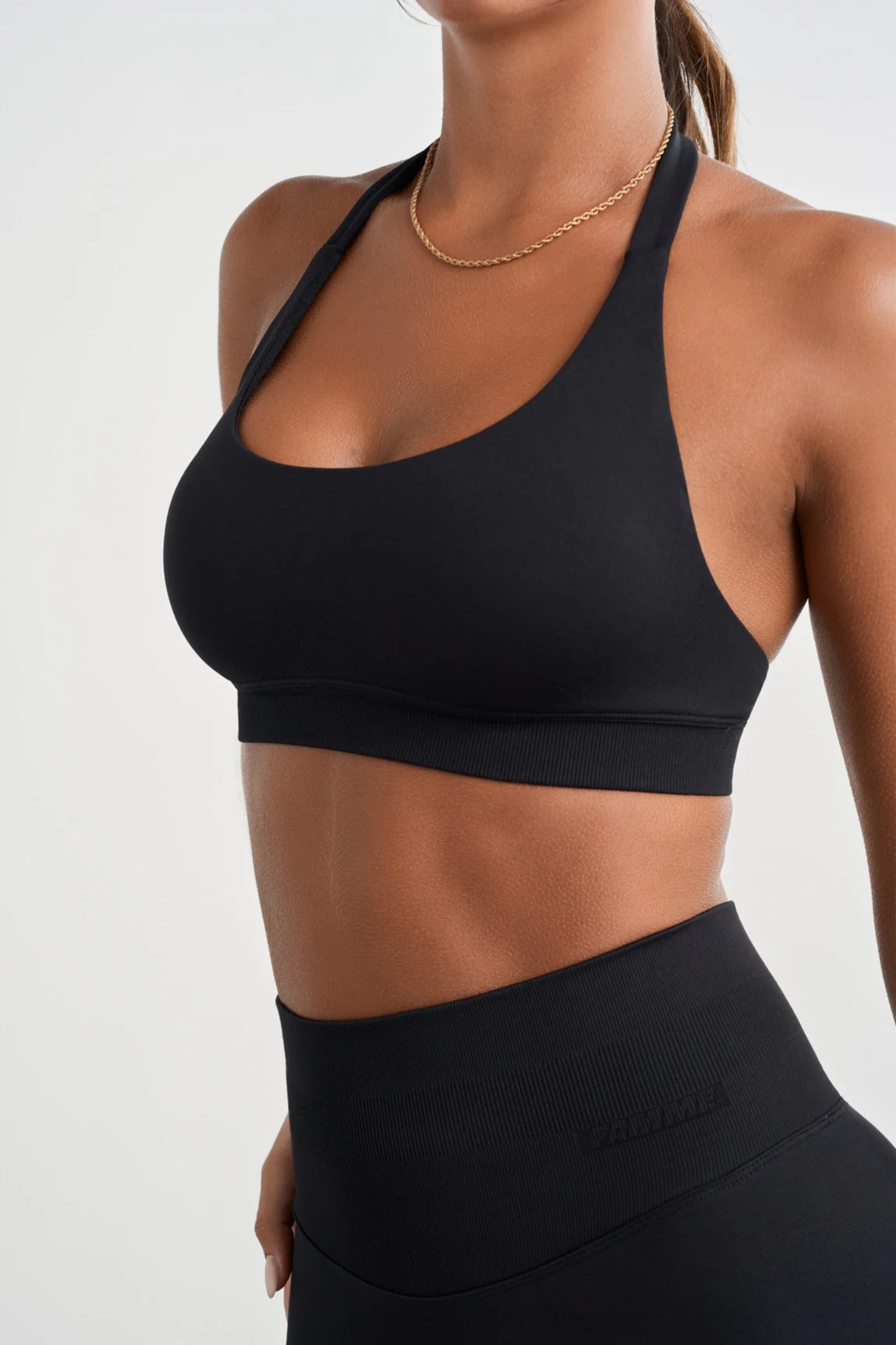 Sculpt Halterneck Sports Bra - for kvinde - FAMME - Sports Bra