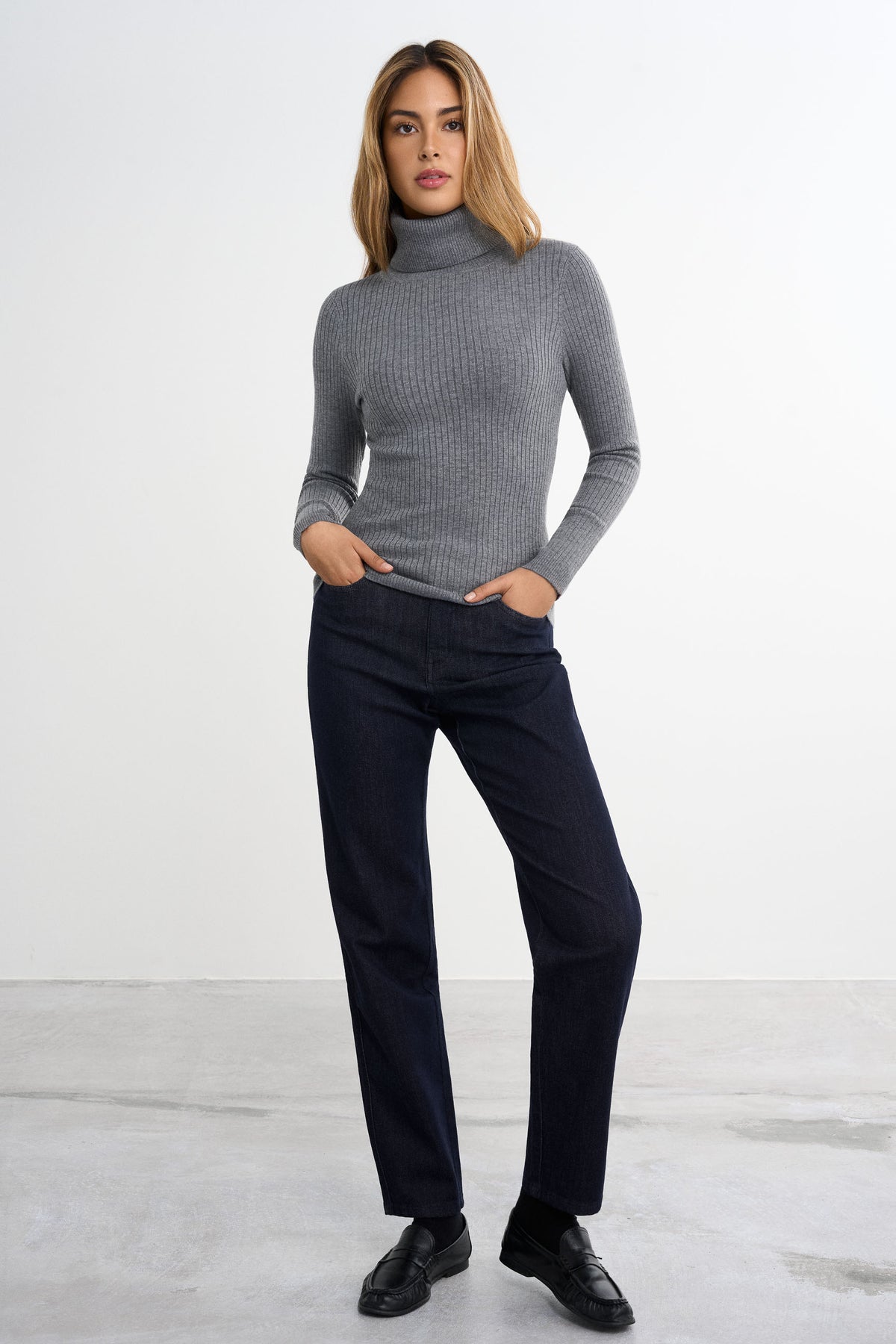 Ribbestrikket turtleneck-genser