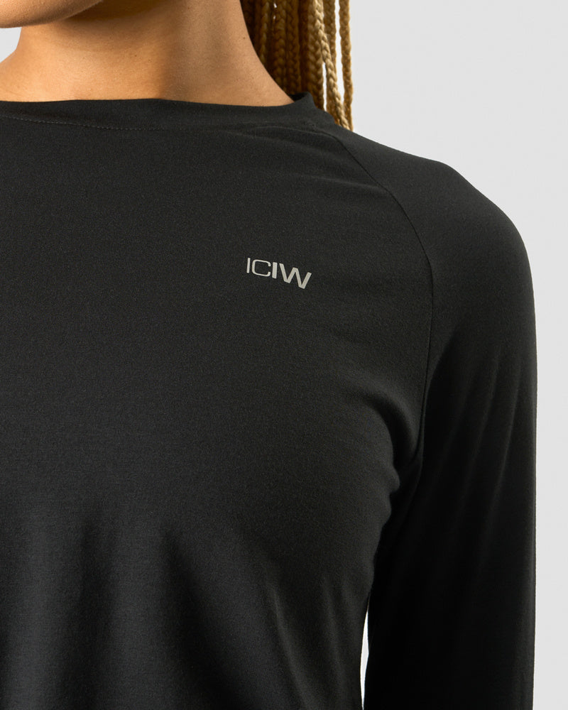 define cropped adjustable long sleeve black