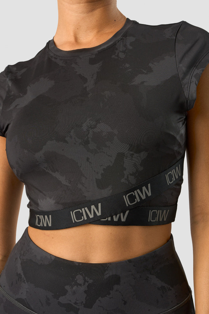 ultimate training cropped t-shirt black camo